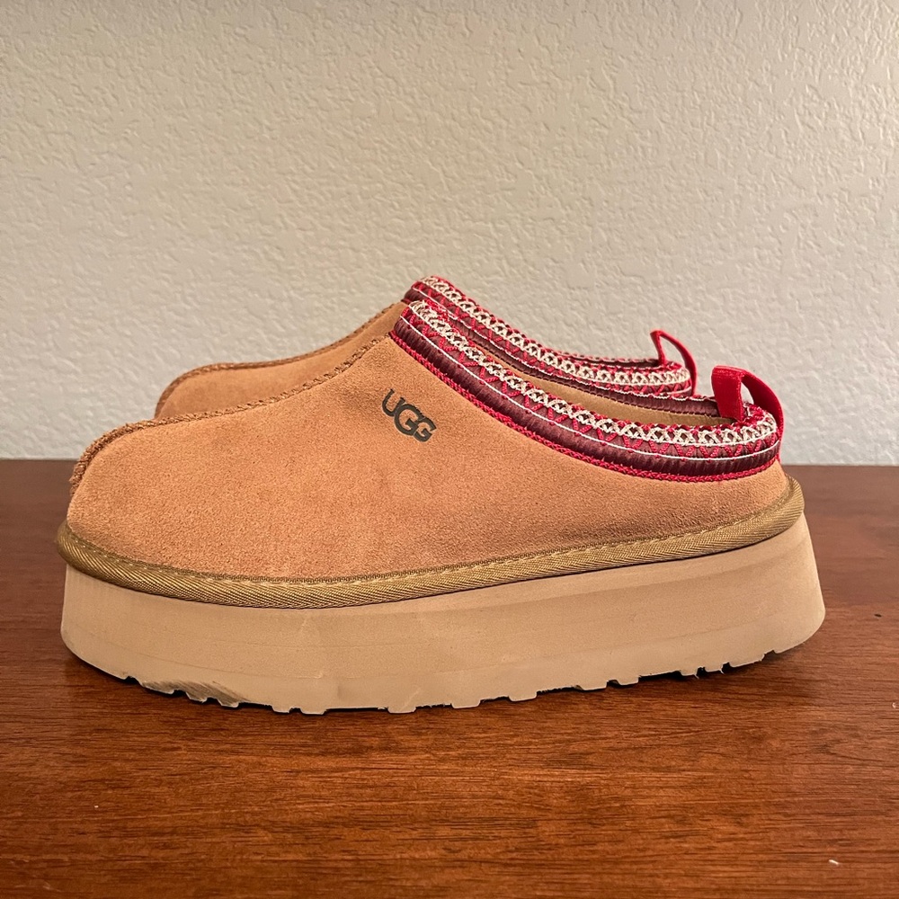 Ugg Tazz Slippers women’s size 8 - platform and only worn a handful of times